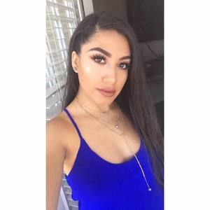 Meet your Posher, Estefania